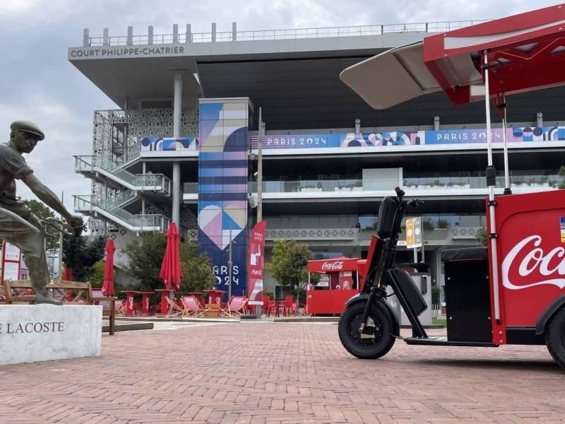 Triporteur Coca Cola pour les J0 2024 - Roland Garros