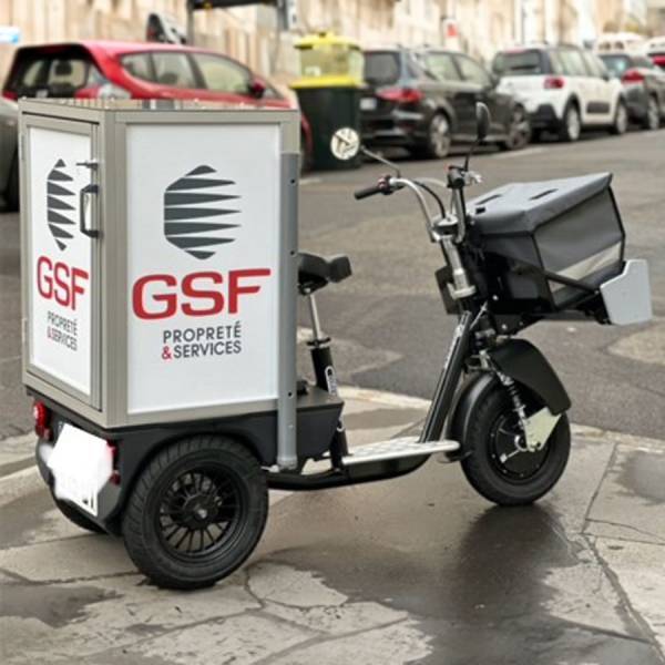 Triporteur électrique Cobrane en configuration propreté urbaine pour GSF à Paris