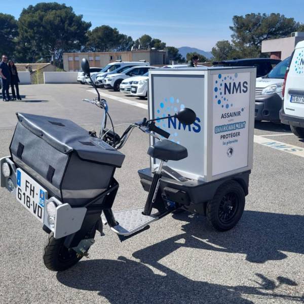 Triporteur électrique Cobrane personnalisé NMS en démonstration terrain en région Parisienne