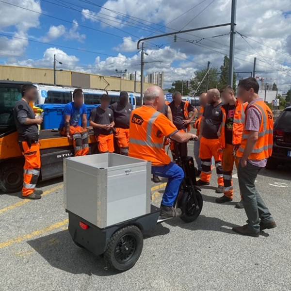 Acheter un triporteur électrique professionnel pour intervention rapide et transport d'outillage technique avec caisson aluminium sécurisé à Nantes