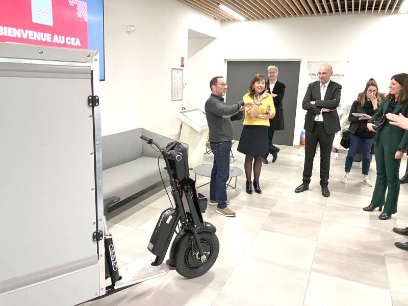 Triporteur électrique Cobrane présenté au CEA Tech de Toulouse (31) lors d’une démonstration de solutions de mobilité durable pour les collectivités locales.