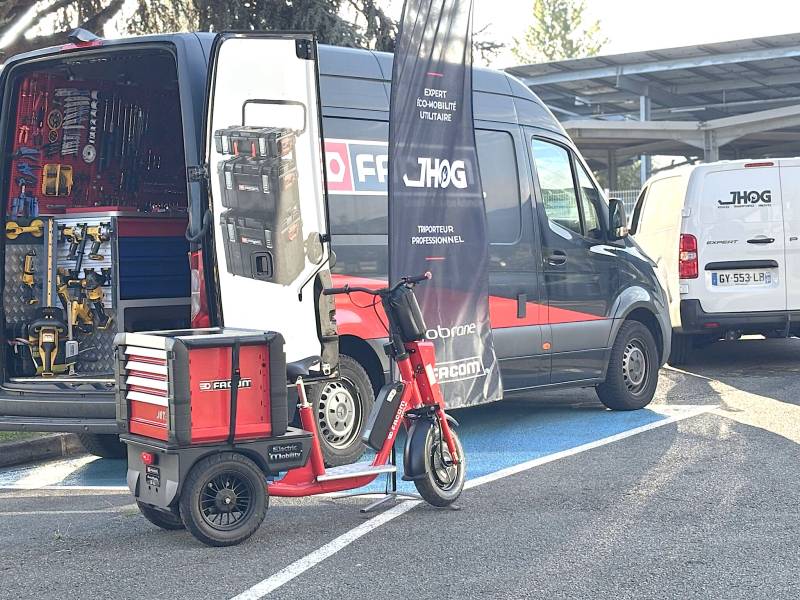 Modèle Cobrane U1 configuré pour le tractage d’équipements techniques sur site industriel à Marseille (13).