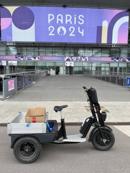Chariot de livraison motorisé Cobrane pour la logistique verte dans la métropole lilloise.
